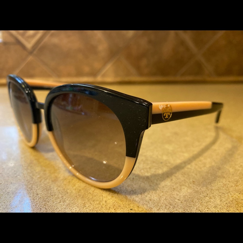 Tory Burch sunglasses. Gorgeous.